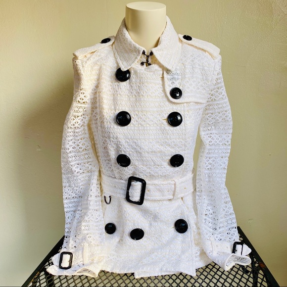 Burberry Jackets & Blazers - Burberry Kensington Short Lace Trench Coat Size 02